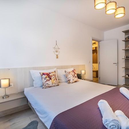 Springhome - Cozy Apartment With Balcony & Parking Braşov Dış mekan fotoğraf