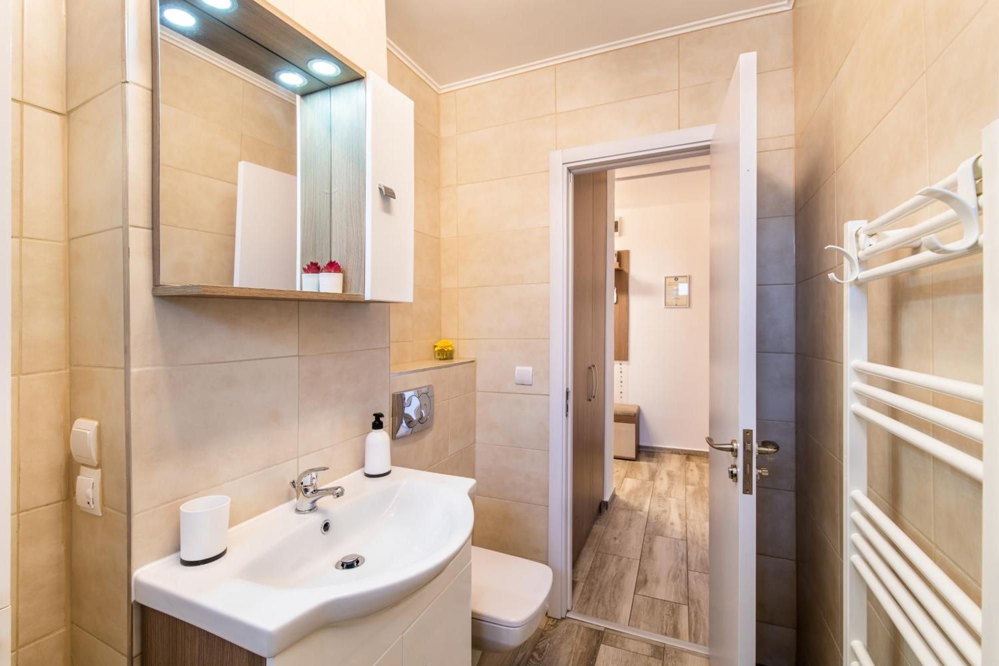 Springhome - Cozy Apartment With Balcony & Parking Braşov Dış mekan fotoğraf