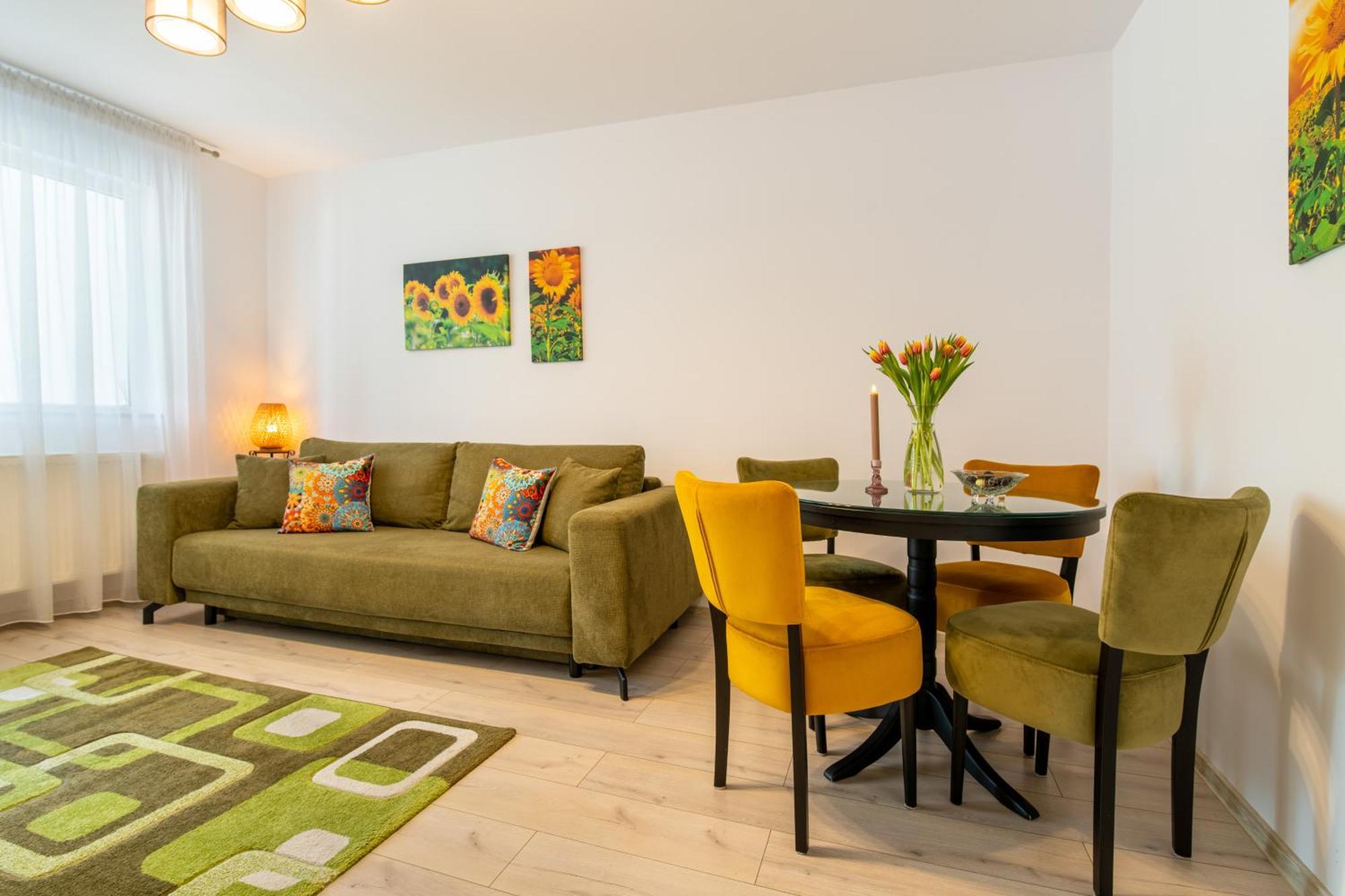 Springhome - Cozy Apartment With Balcony & Parking Braşov Dış mekan fotoğraf