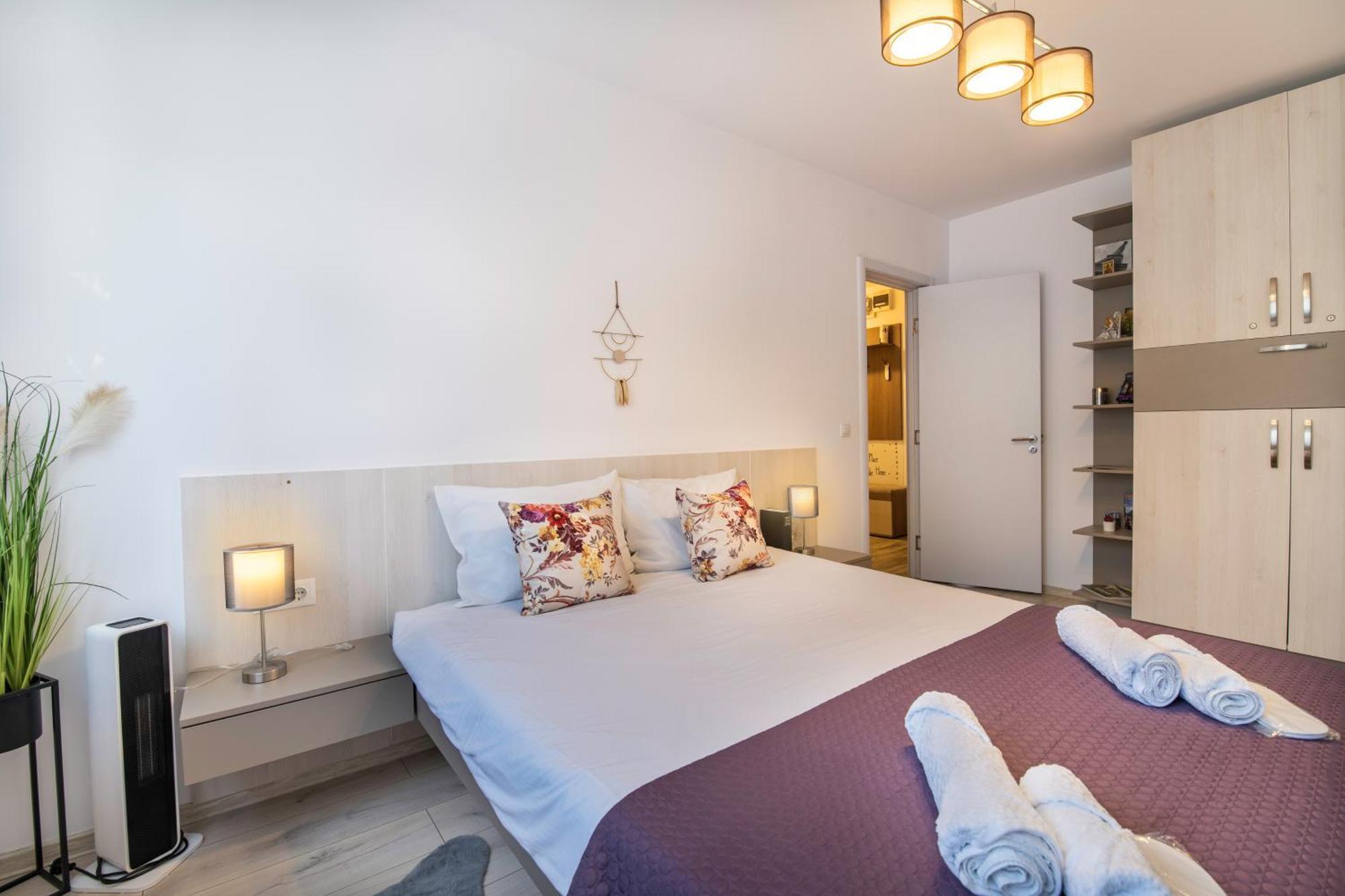 Springhome - Cozy Apartment With Balcony & Parking Braşov Dış mekan fotoğraf