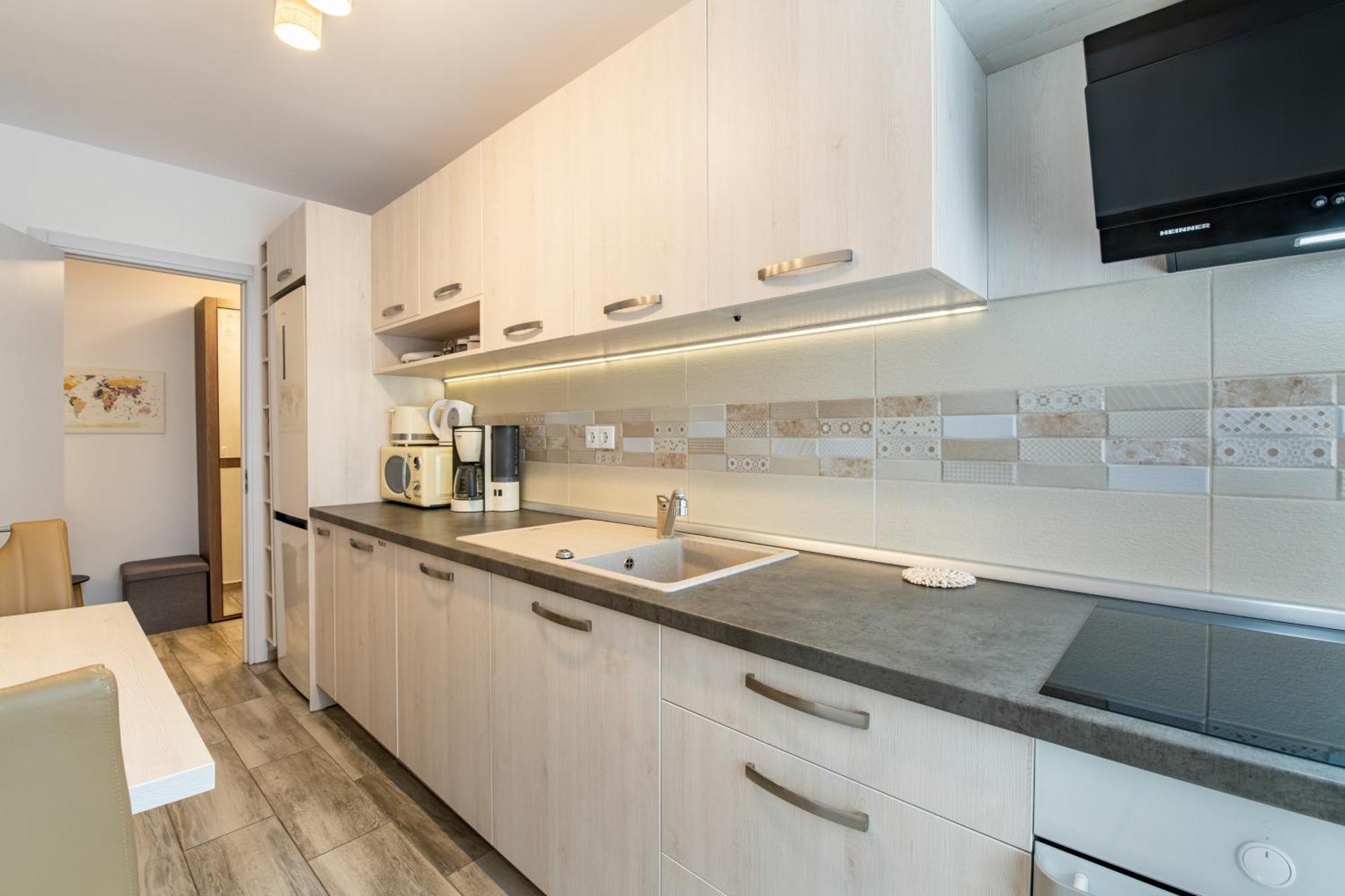 Springhome - Cozy Apartment With Balcony & Parking Braşov Dış mekan fotoğraf
