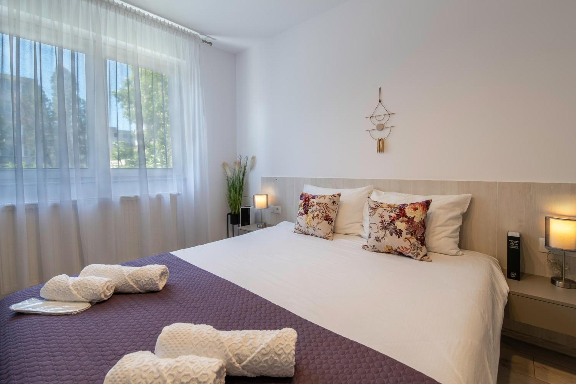 Springhome - Cozy Apartment With Balcony & Parking Braşov Dış mekan fotoğraf