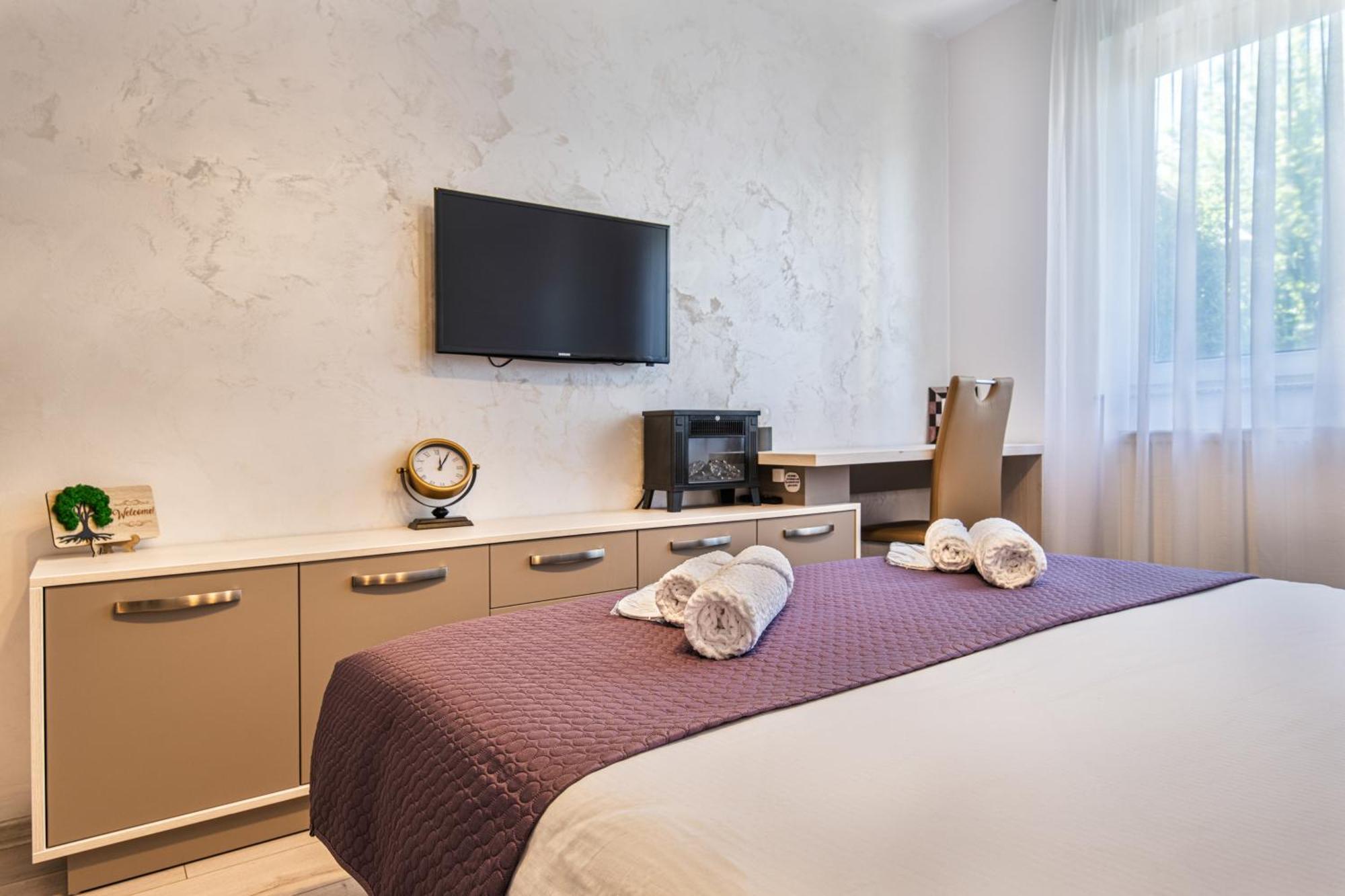 Springhome - Cozy Apartment With Balcony & Parking Braşov Dış mekan fotoğraf